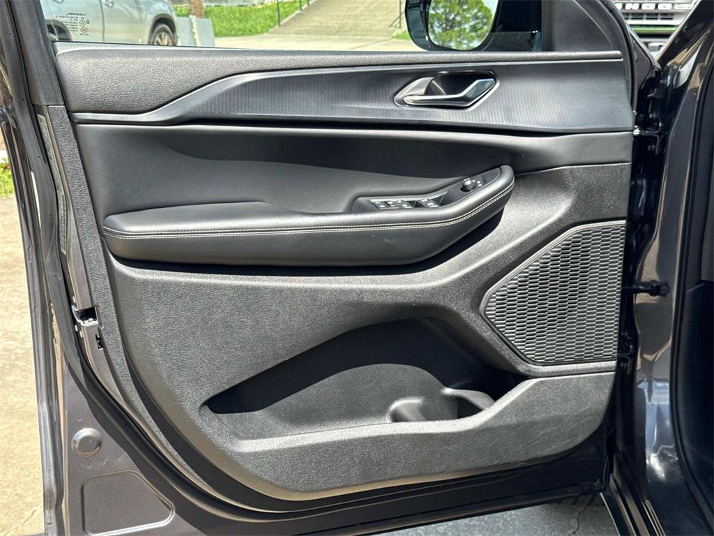 used 2024 Jeep Grand Cherokee L car, priced at $31,444