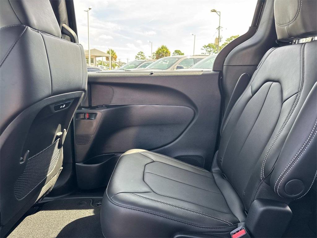 new 2025 Chrysler Pacifica car, priced at $47,620