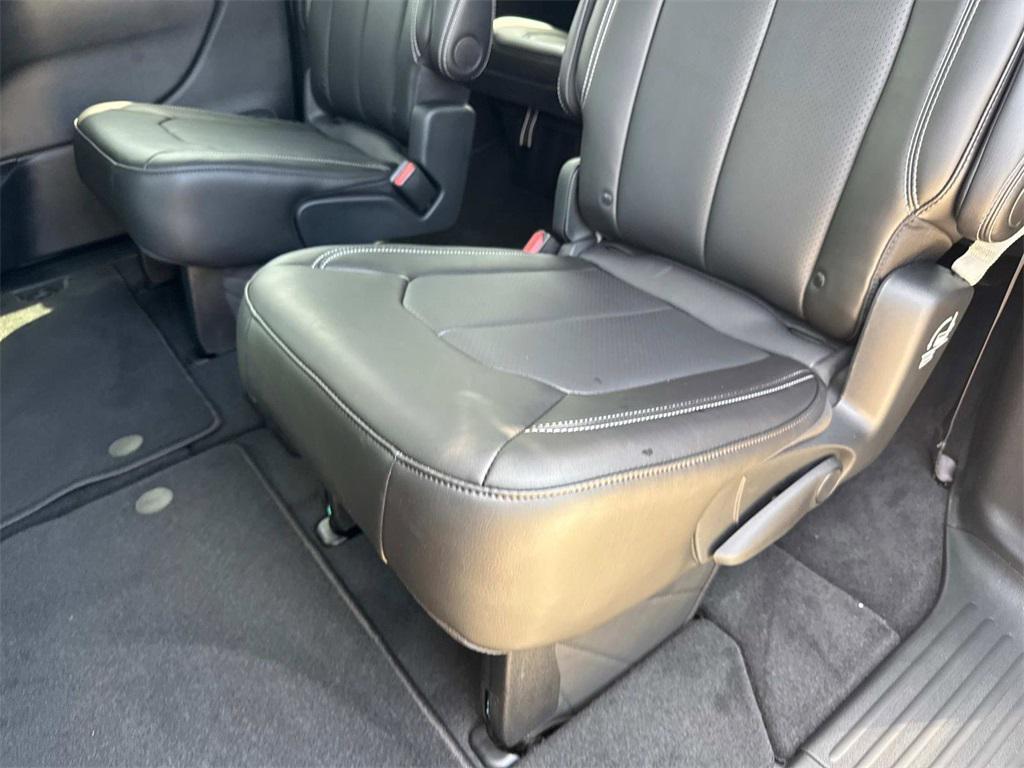 new 2025 Chrysler Pacifica car, priced at $47,620