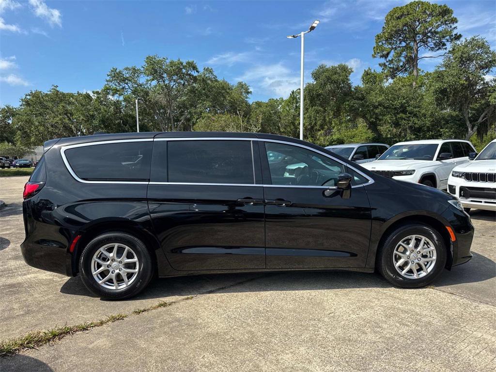 new 2025 Chrysler Pacifica car, priced at $47,620