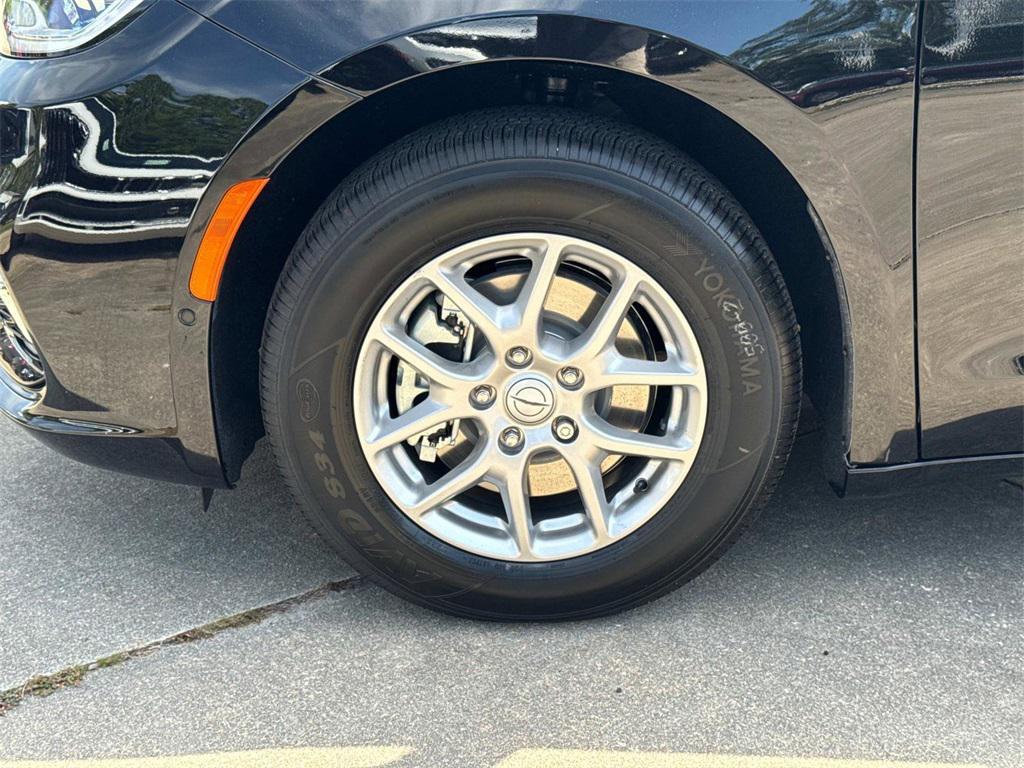 new 2025 Chrysler Pacifica car, priced at $47,620