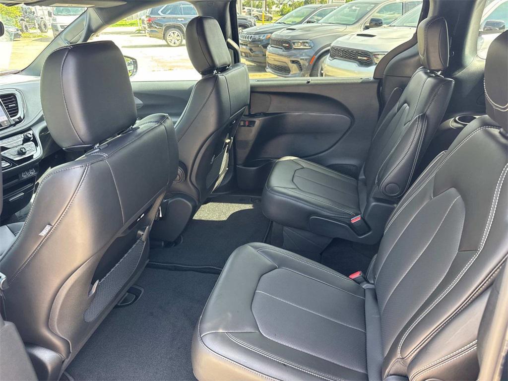 new 2025 Chrysler Pacifica car, priced at $47,620