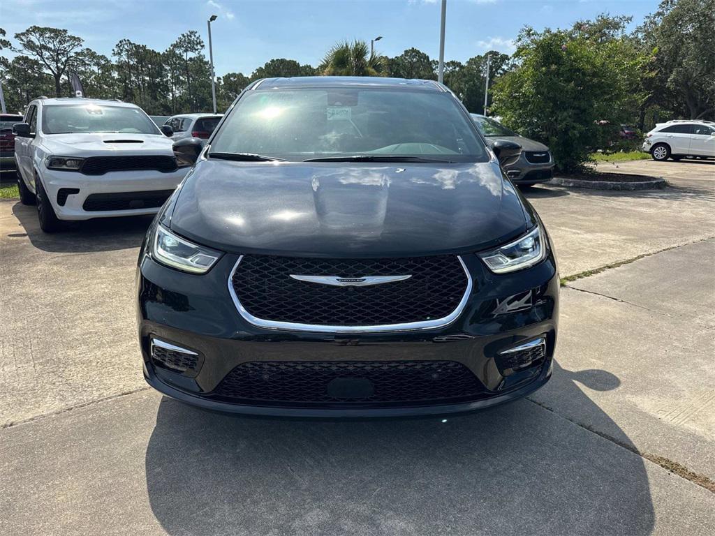 new 2025 Chrysler Pacifica car, priced at $47,620