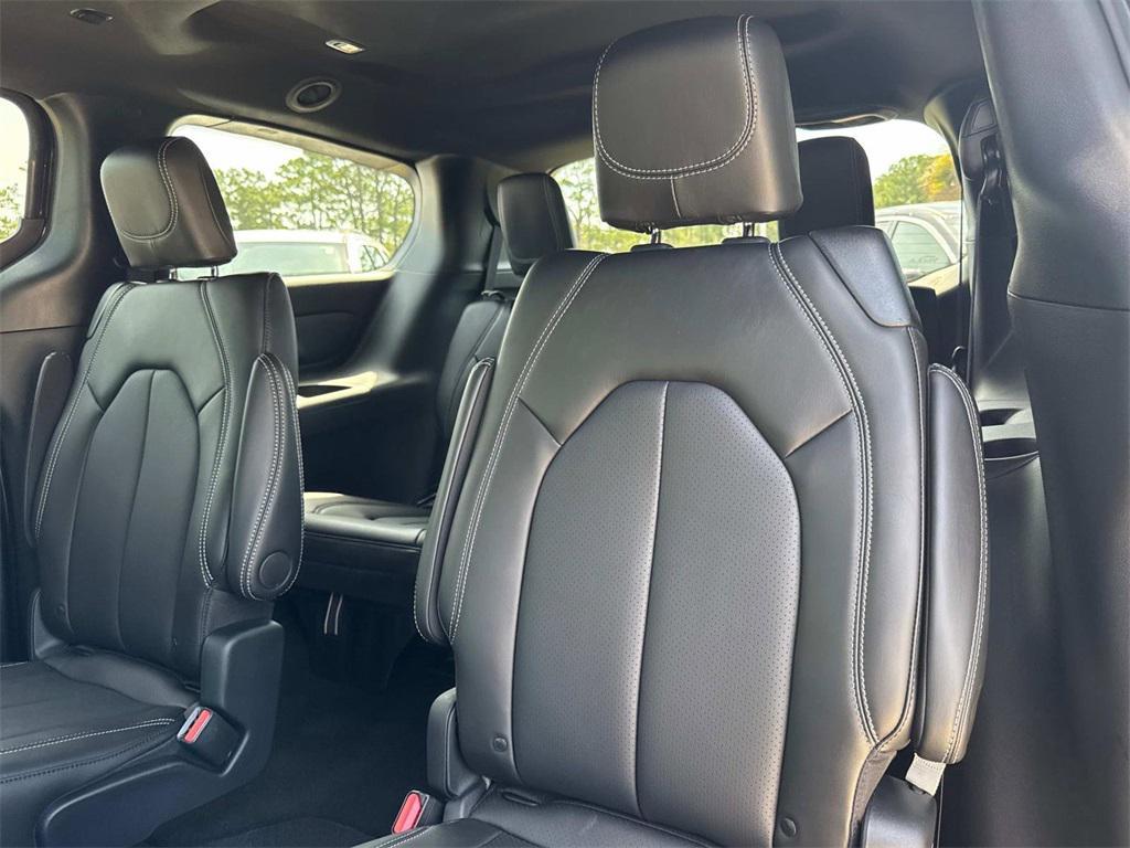 new 2025 Chrysler Pacifica car, priced at $47,620