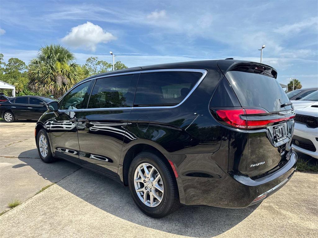 new 2025 Chrysler Pacifica car, priced at $47,620