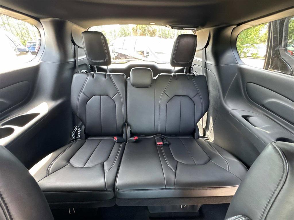 new 2025 Chrysler Pacifica car, priced at $47,620