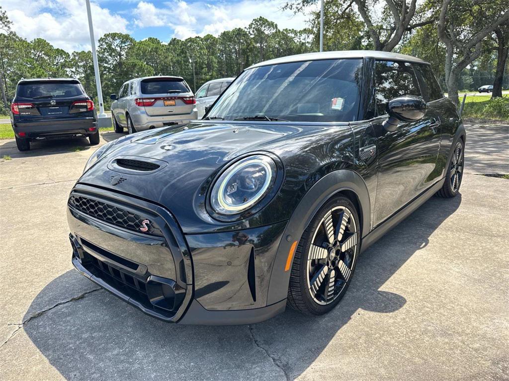 used 2023 MINI Hardtop car, priced at $23,444