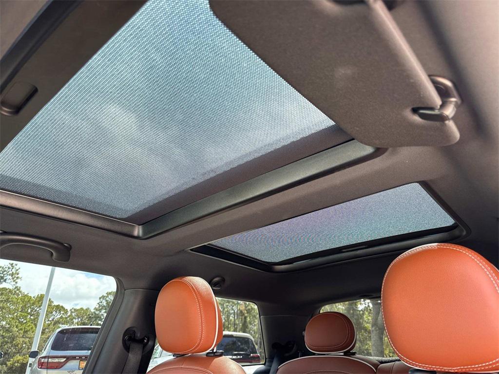 used 2023 MINI Hardtop car, priced at $23,444