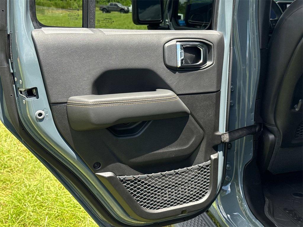 new 2025 Jeep Gladiator car, priced at $53,795