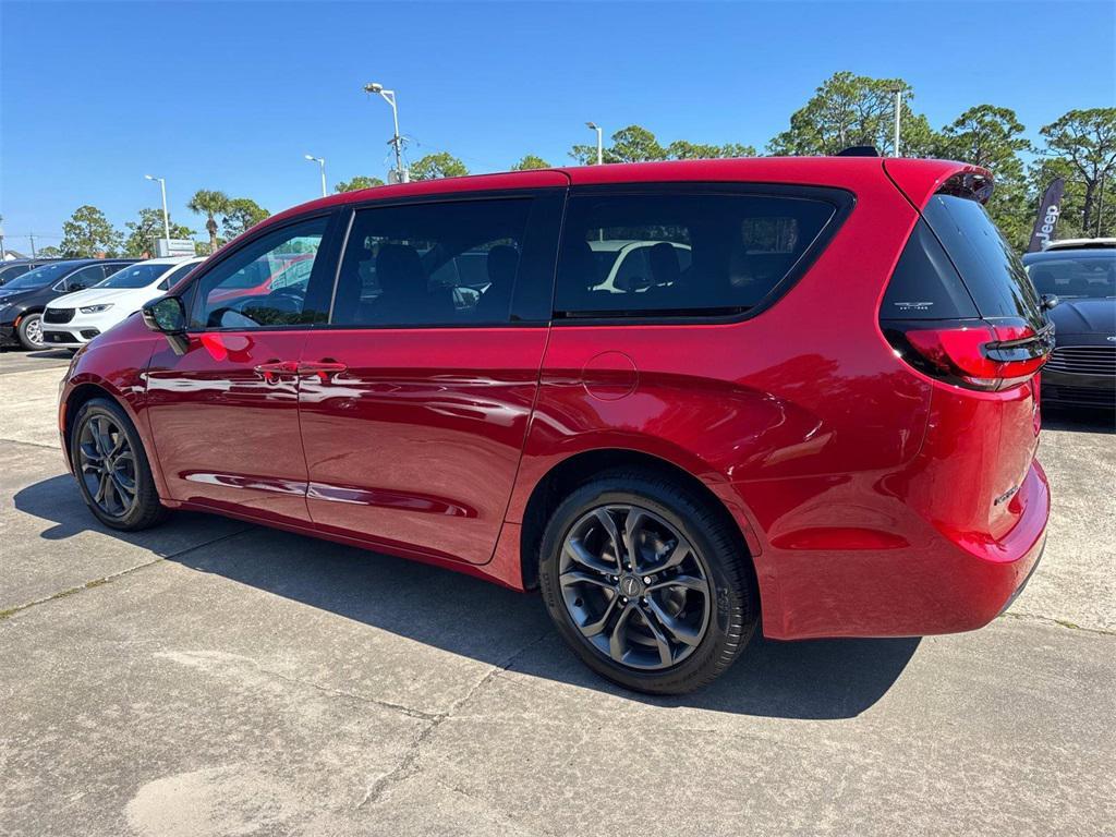 new 2026 Chrysler Pacifica car, priced at $47,785