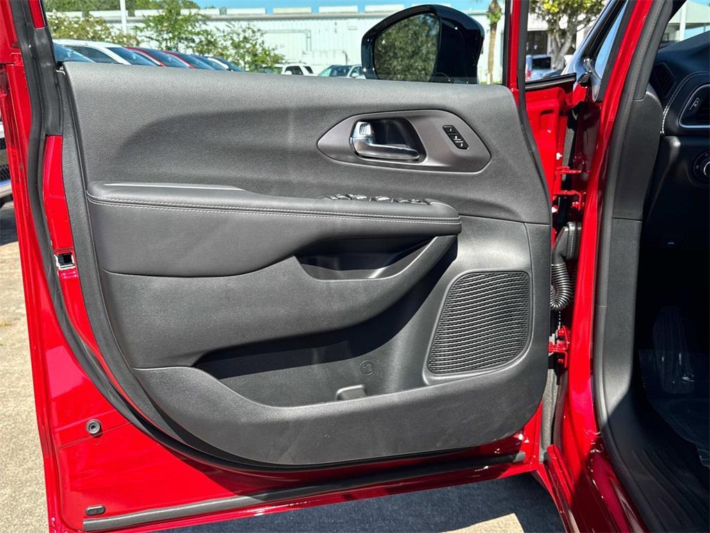 new 2026 Chrysler Pacifica car, priced at $47,785