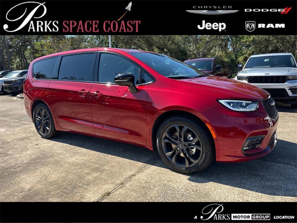 new 2026 Chrysler Pacifica car, priced at $47,785