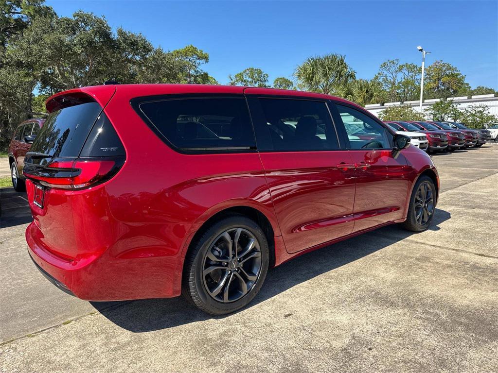 new 2026 Chrysler Pacifica car, priced at $47,785