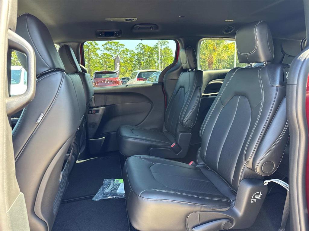 new 2026 Chrysler Pacifica car, priced at $47,785