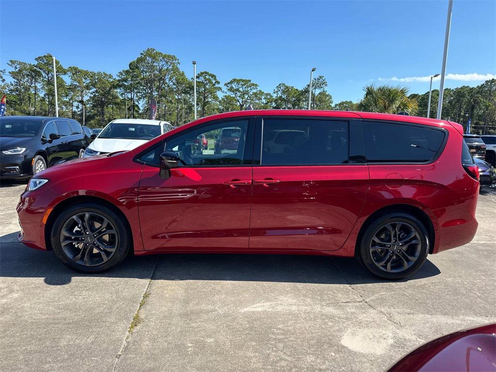 new 2026 Chrysler Pacifica car, priced at $47,785