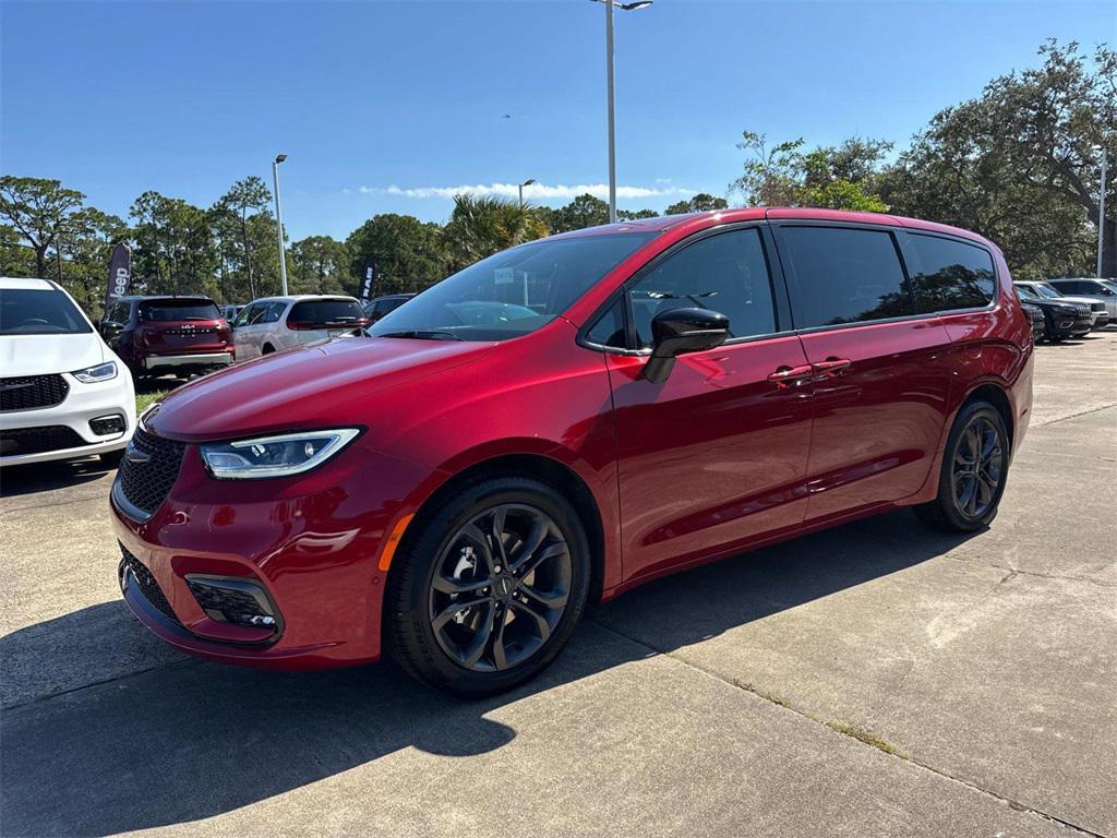 new 2026 Chrysler Pacifica car, priced at $47,785