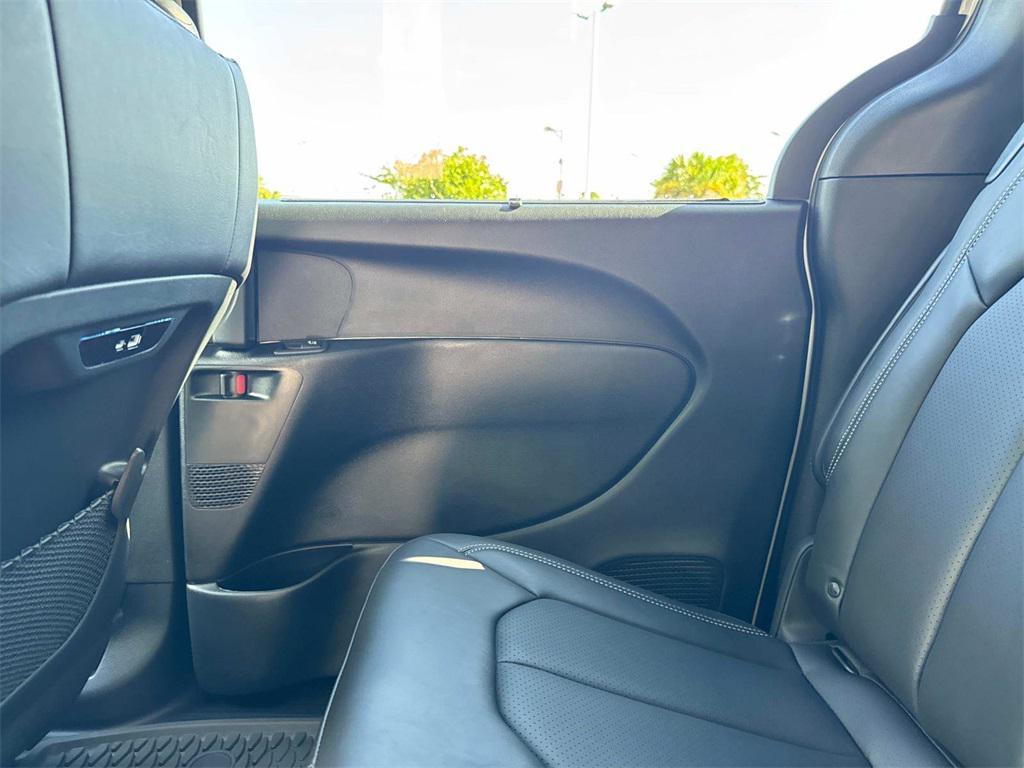 new 2025 Chrysler Pacifica car, priced at $47,650