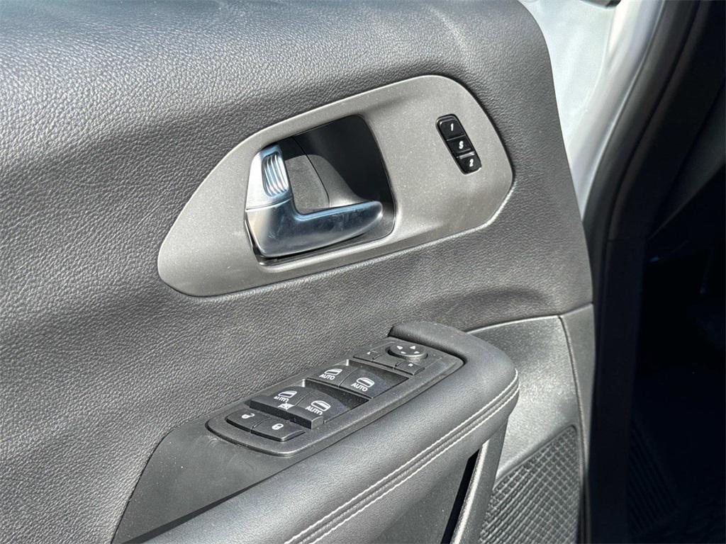 new 2025 Chrysler Pacifica car, priced at $47,650