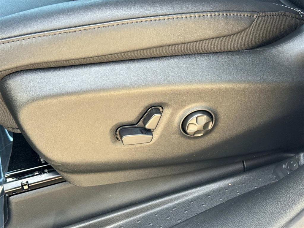 new 2025 Chrysler Pacifica car, priced at $47,650