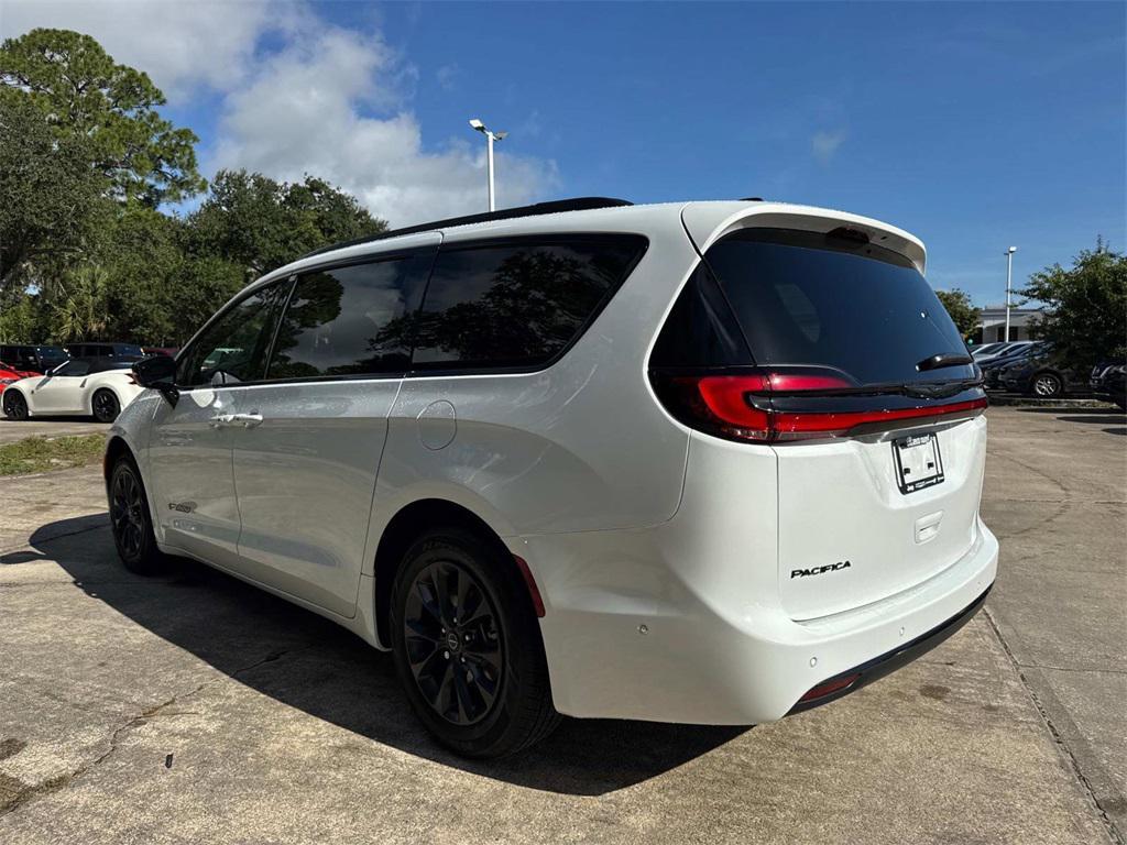 new 2025 Chrysler Pacifica car, priced at $47,650