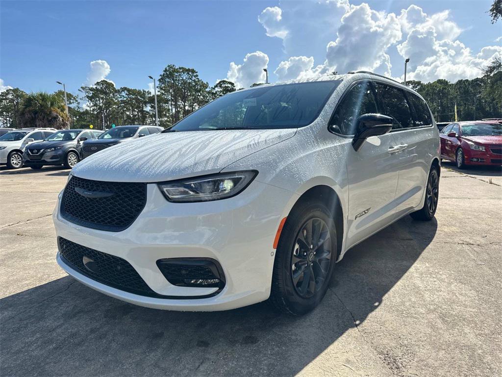 new 2025 Chrysler Pacifica car, priced at $47,650
