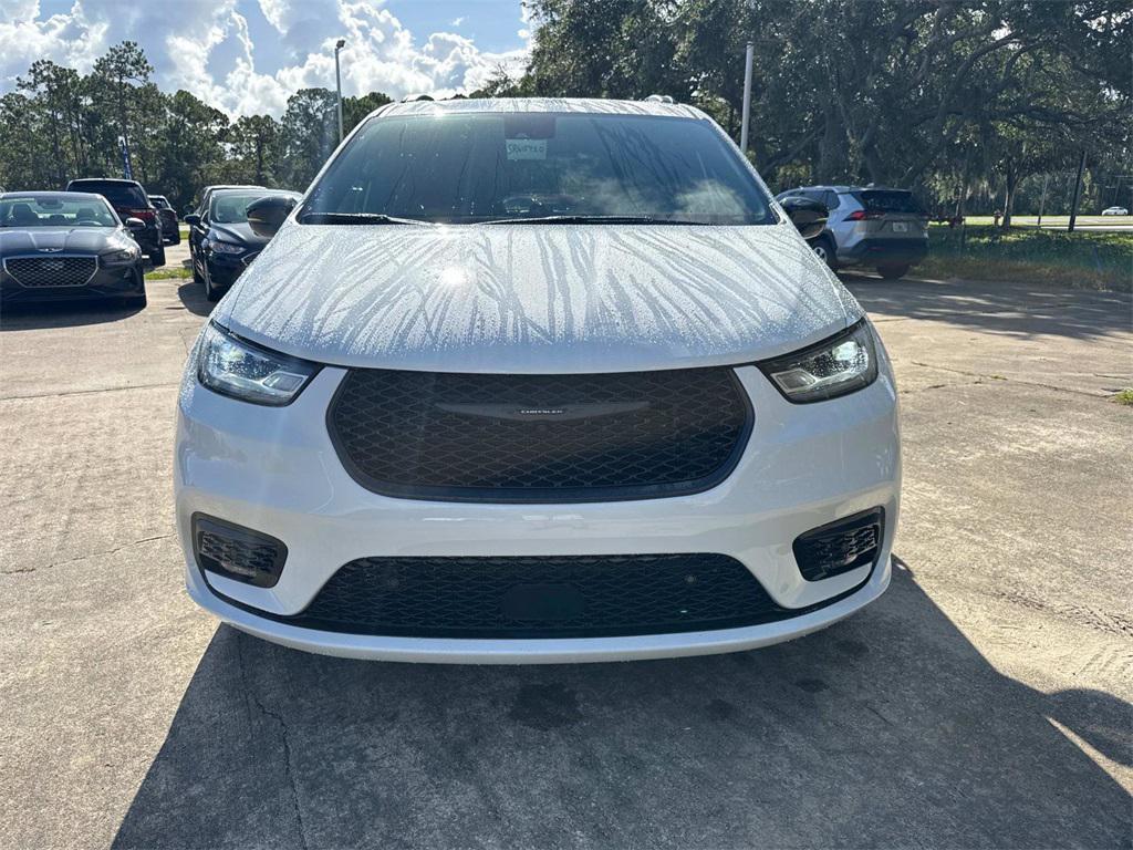 new 2025 Chrysler Pacifica car, priced at $47,650