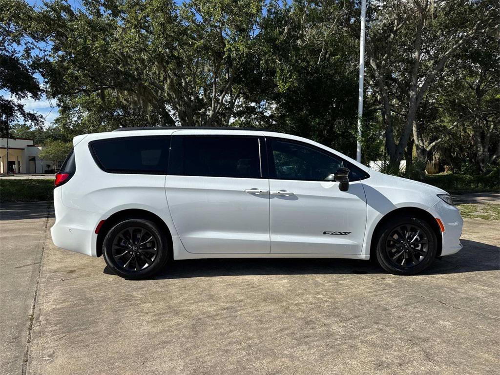 new 2025 Chrysler Pacifica car, priced at $47,650