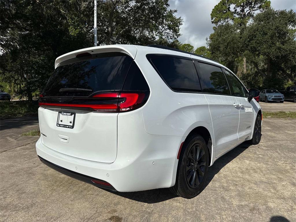 new 2025 Chrysler Pacifica car, priced at $47,650