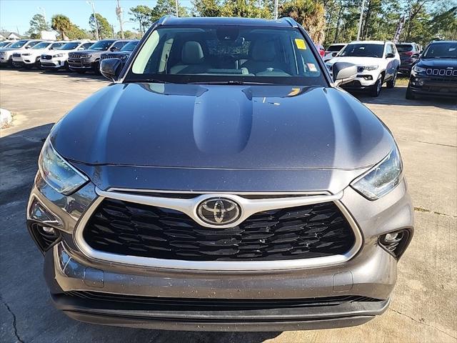 used 2021 Toyota Highlander car, priced at $29,922