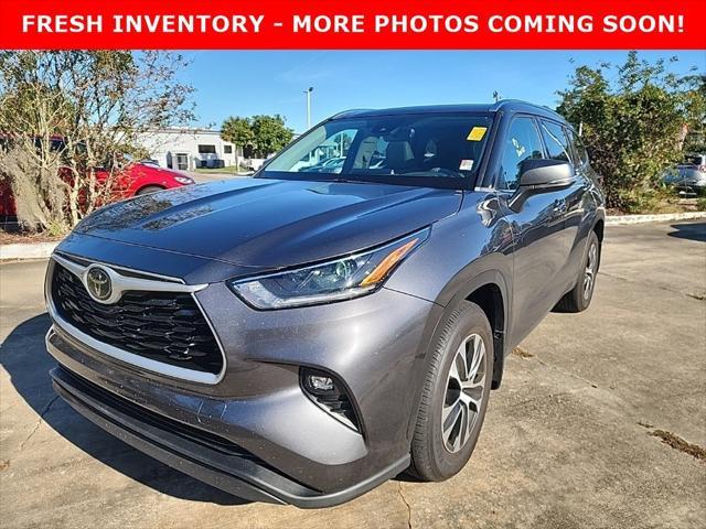 used 2021 Toyota Highlander car, priced at $29,922