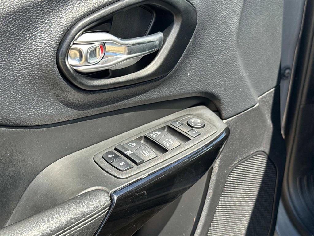 used 2023 Jeep Cherokee car, priced at $20,944