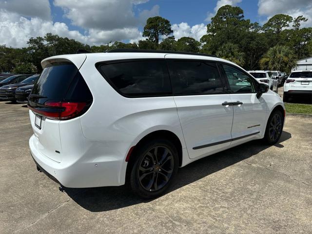 new 2024 Chrysler Pacifica car, priced at $49,540