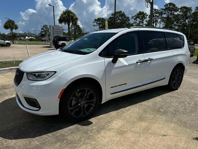 new 2024 Chrysler Pacifica car, priced at $49,540