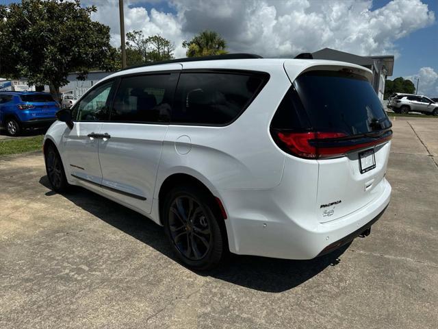 new 2024 Chrysler Pacifica car, priced at $49,540