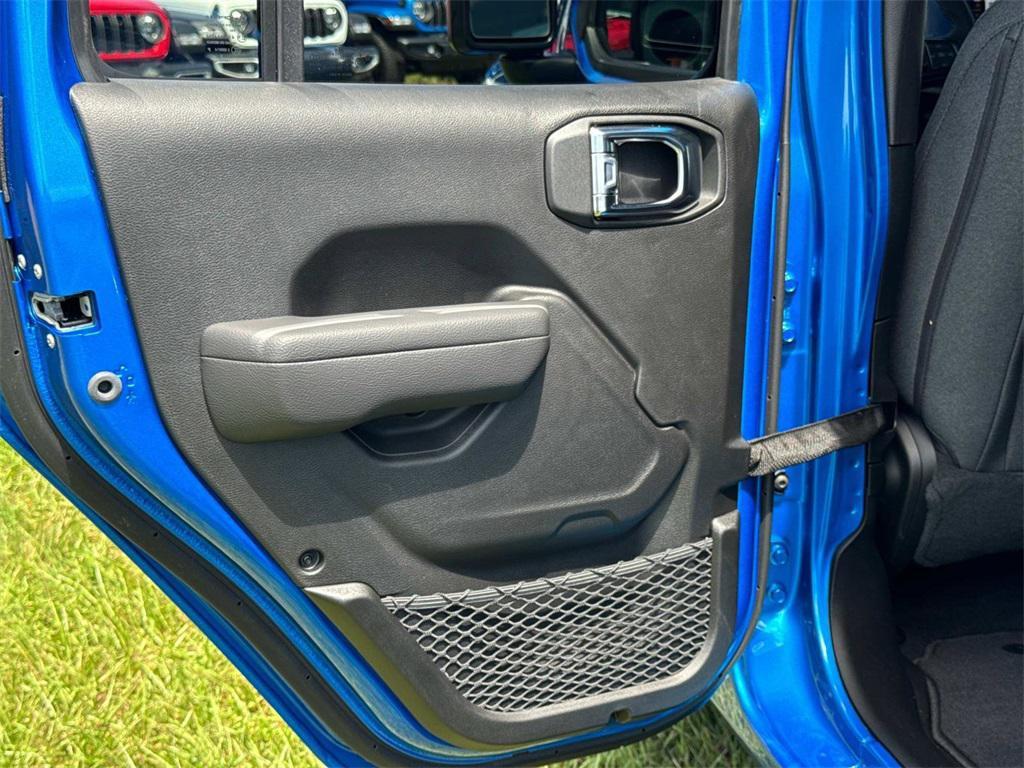 new 2025 Jeep Gladiator car, priced at $52,320