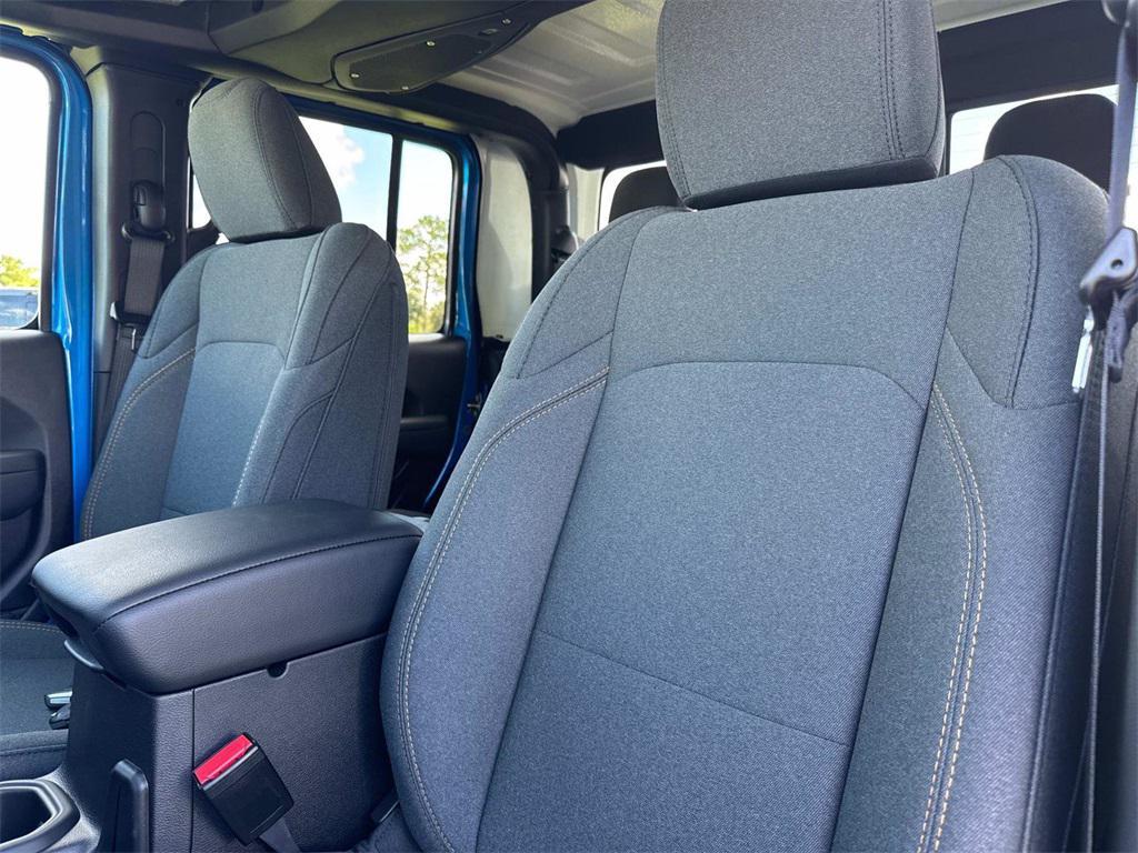 new 2025 Jeep Gladiator car, priced at $52,320