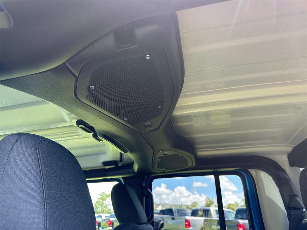 new 2025 Jeep Gladiator car, priced at $52,320