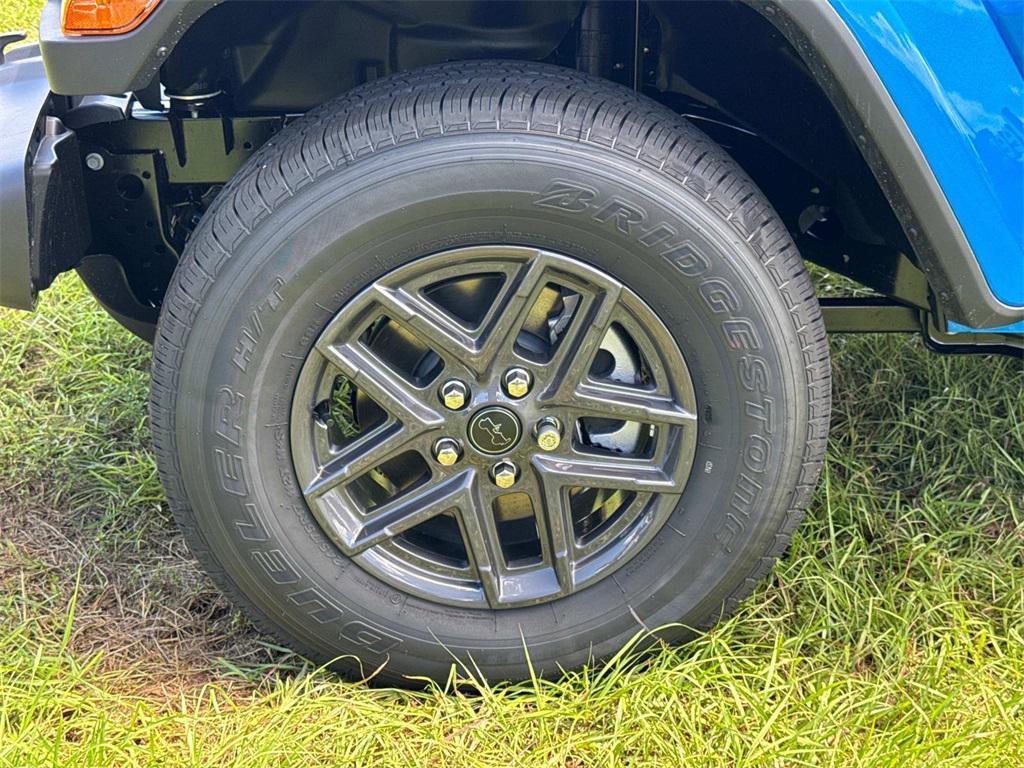 new 2025 Jeep Gladiator car, priced at $52,320