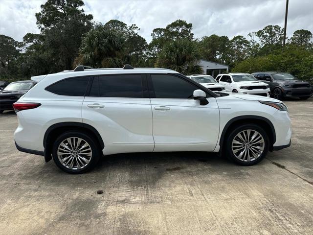 used 2022 Toyota Highlander car, priced at $36,333