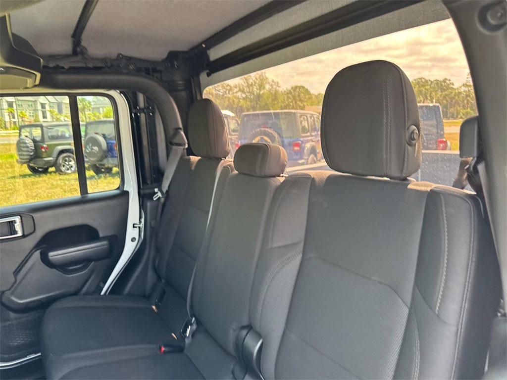 used 2022 Jeep Gladiator car, priced at $35,444