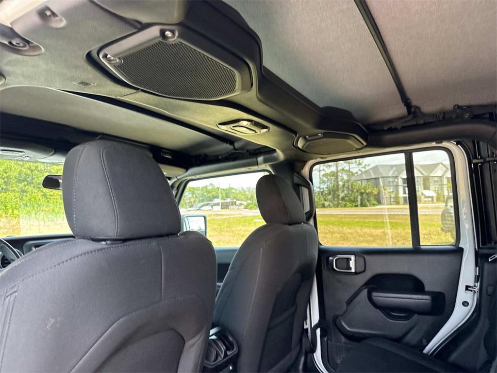 used 2022 Jeep Gladiator car, priced at $35,444