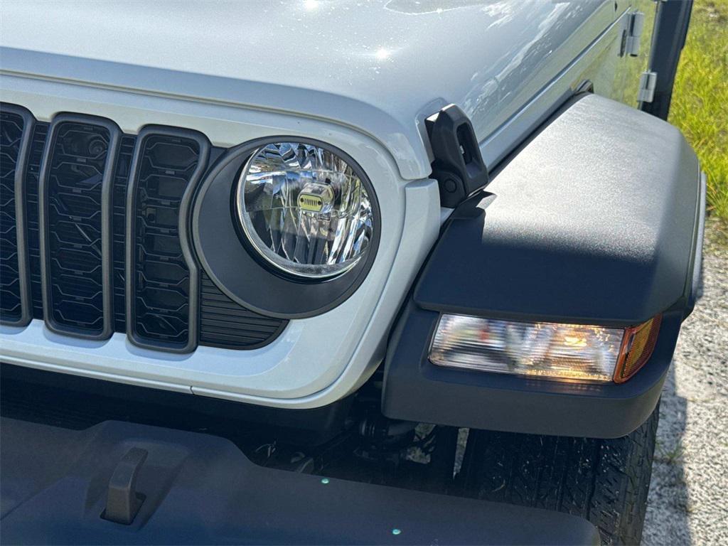 new 2025 Jeep Gladiator car, priced at $47,440