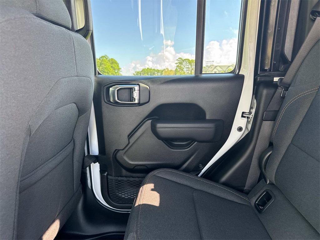 new 2025 Jeep Gladiator car, priced at $47,440