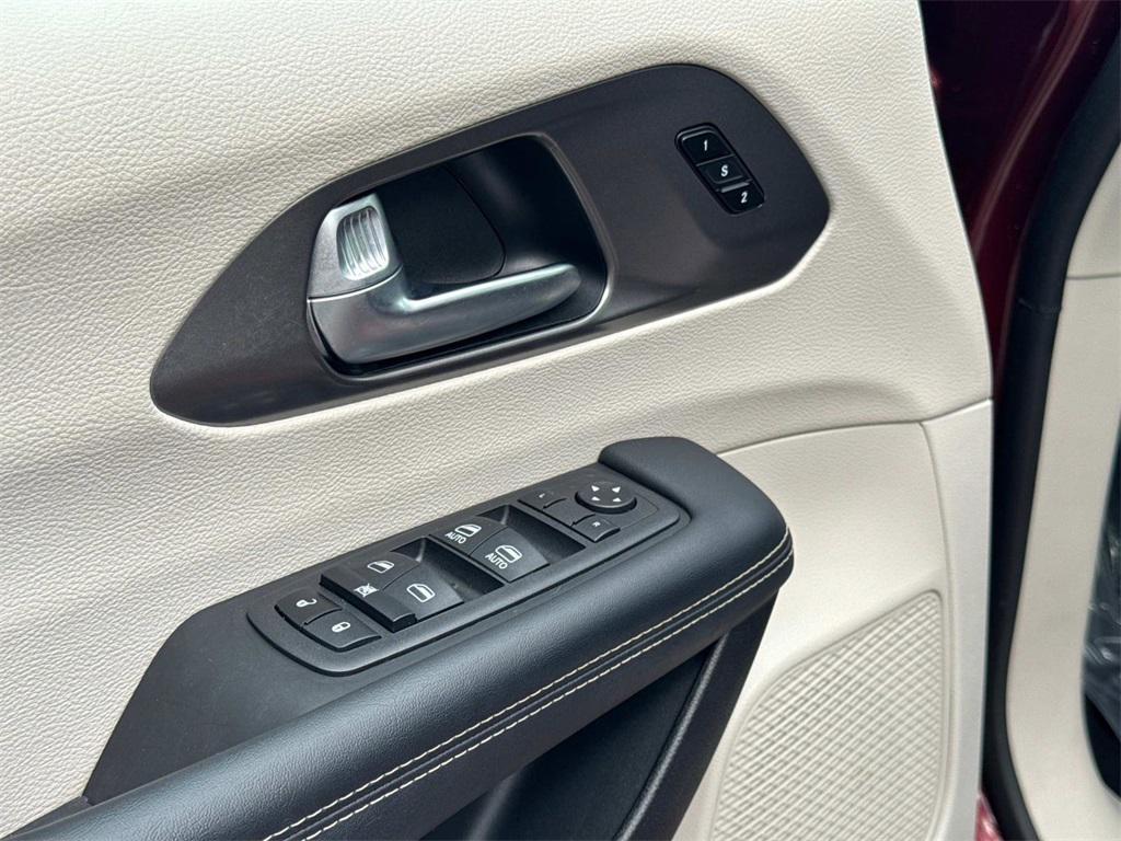 used 2023 Chrysler Pacifica car, priced at $32,944