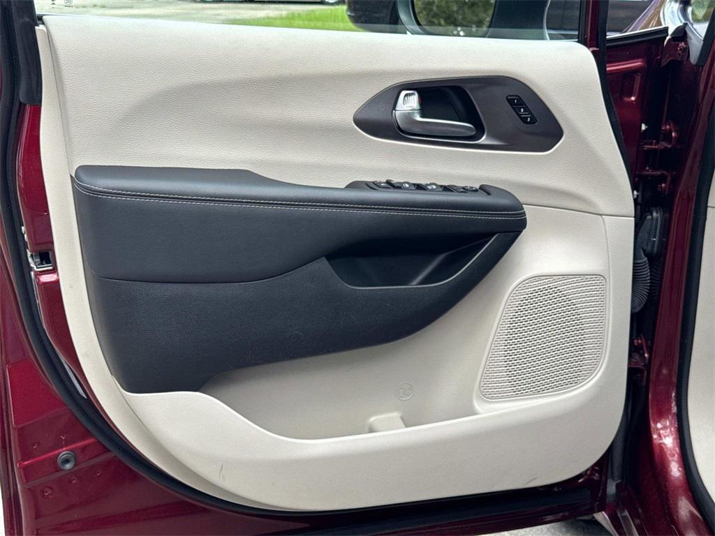 used 2023 Chrysler Pacifica car, priced at $32,944