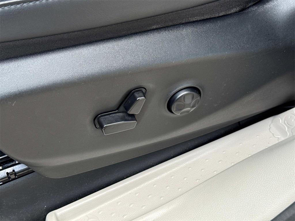 used 2023 Chrysler Pacifica car, priced at $32,944