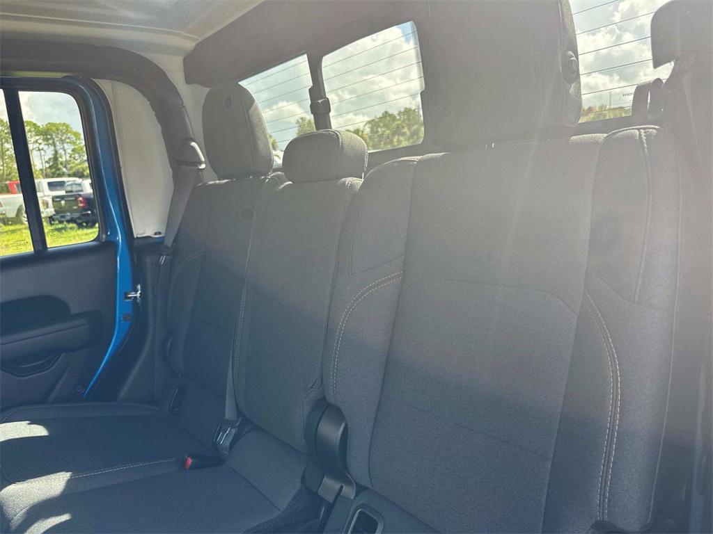new 2025 Jeep Gladiator car