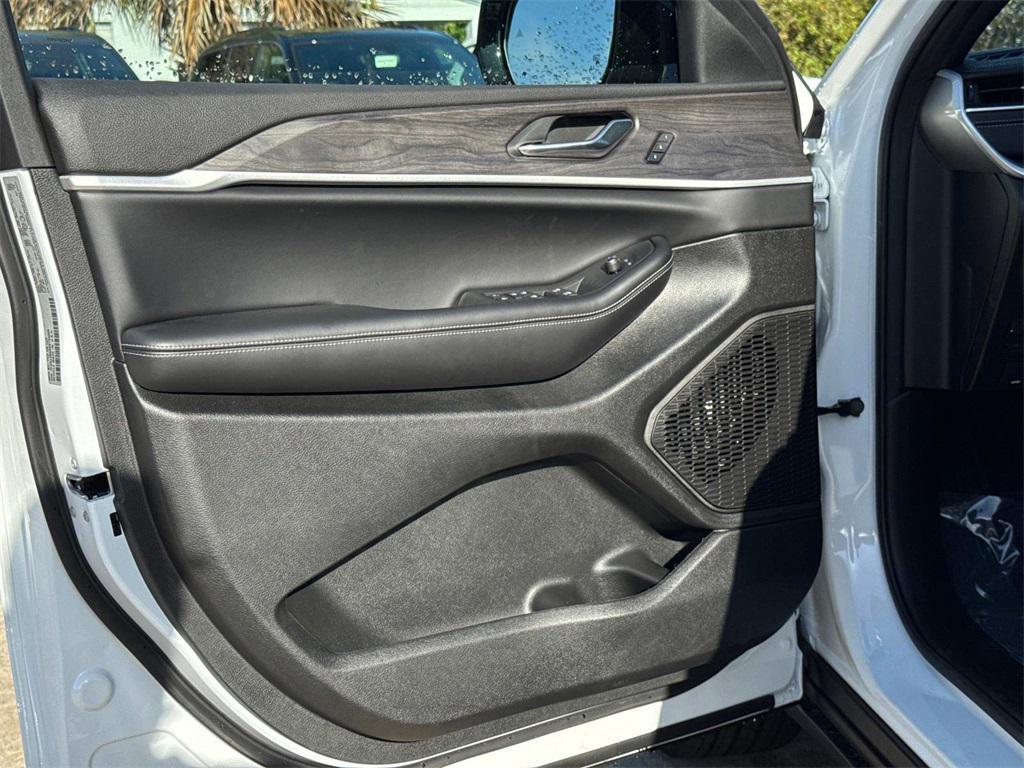 new 2025 Jeep Grand Cherokee L car, priced at $47,895