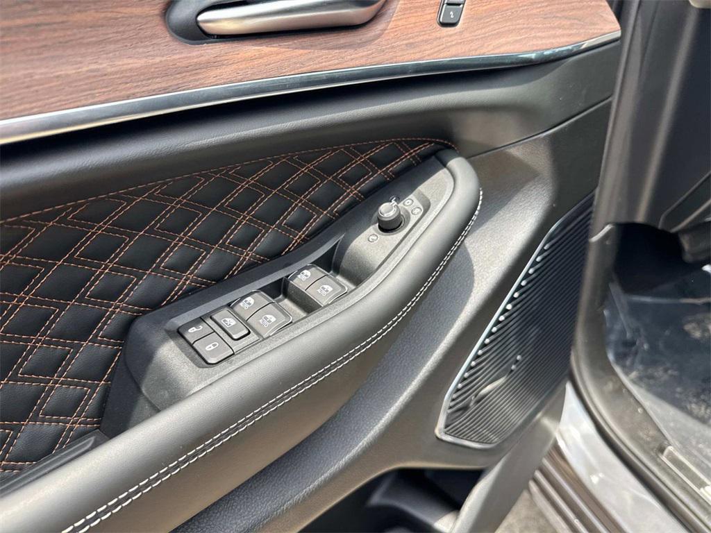 new 2025 Jeep Grand Cherokee L car, priced at $72,420