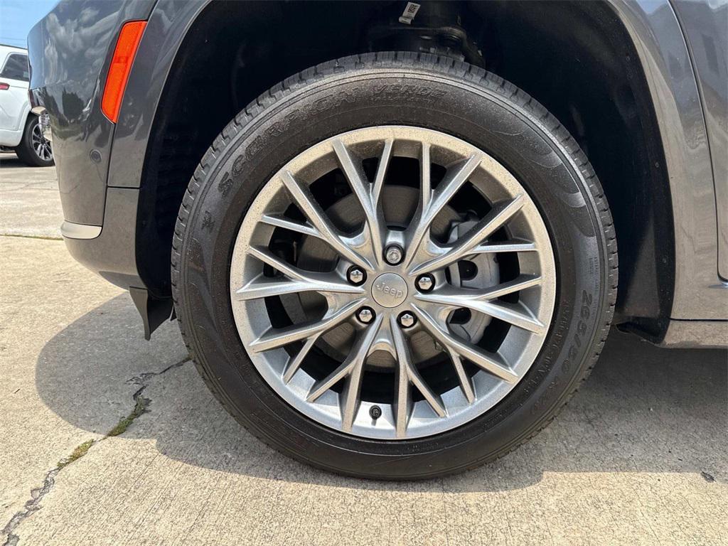 new 2025 Jeep Grand Cherokee L car, priced at $72,420